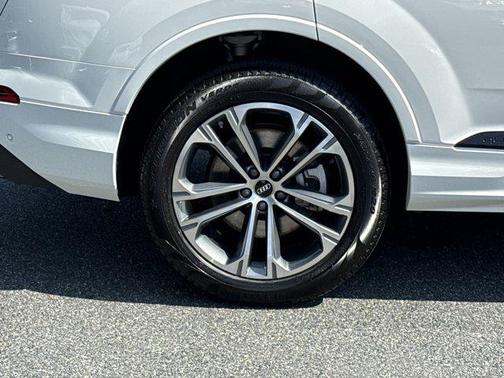 2025 Audi Q7 45 Premium