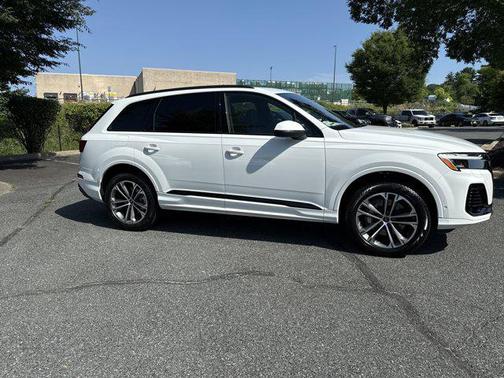 2025 Audi Q7 45 Premium