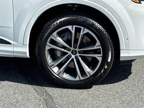 2025 Audi Q7 45 Premium