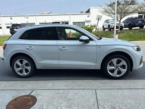 2022 Audi Q5 45 S line Premium Plus