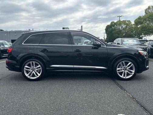 2025 Audi Q7 55 Premium Plus