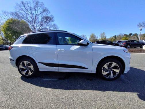 2025 Audi Q6 e-tron Premium Plus quattro