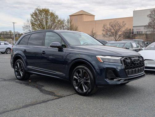 2025 Audi Q7 55 Premium Plus