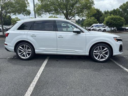 2025 Audi Q7 55 Premium Plus