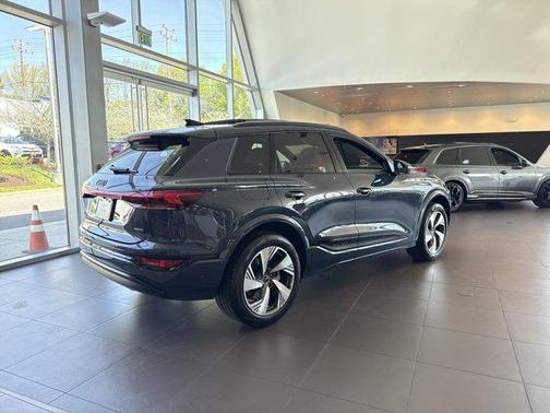 2025 Audi Q6 e-tron Premium Plus quattro