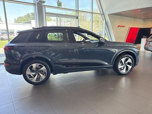 2025 Audi Q6 e-tron Premium Plus quattro