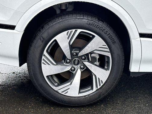 2025 Audi Q6 e-tron Premium Plus quattro