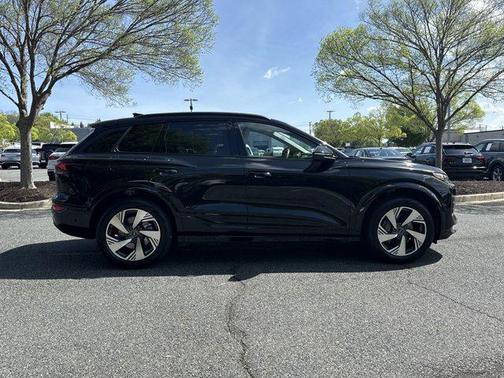 2025 Audi Q6 e-tron Premium Plus quattro