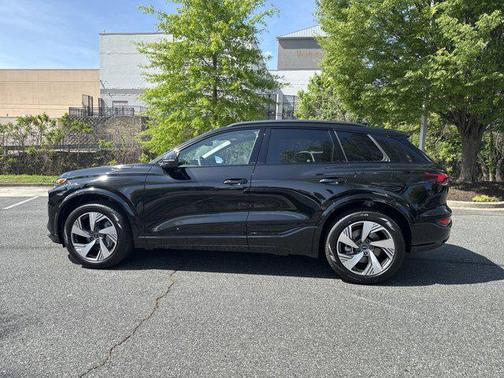 2025 Audi Q6 e-tron Premium Plus quattro