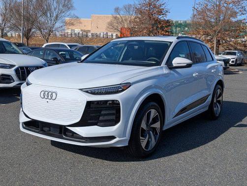 2025 Audi Q6 e-tron Premium Plus quattro