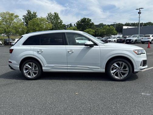 2020 Audi Q7 55 Premium Plus