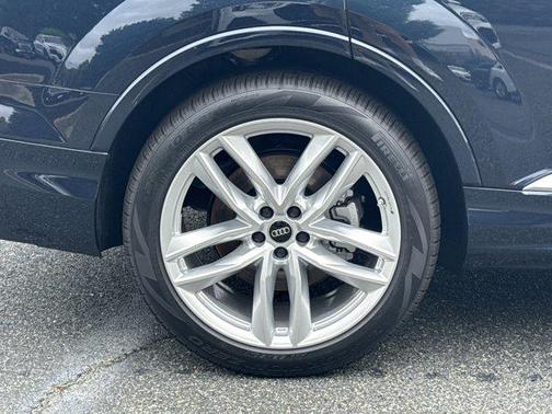 2025 Audi Q7 55 Premium Plus