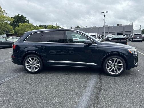 2025 Audi Q7 55 Premium Plus