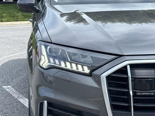 2024 Audi Q7 45 Premium Plus