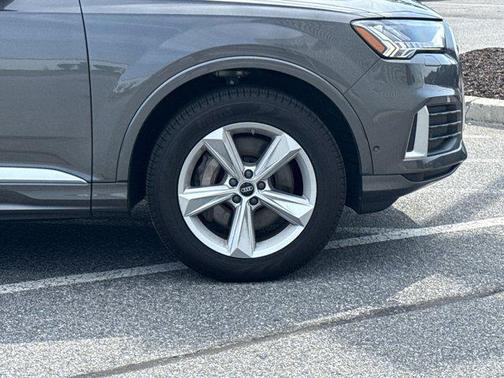 2024 Audi Q7 45 Premium Plus