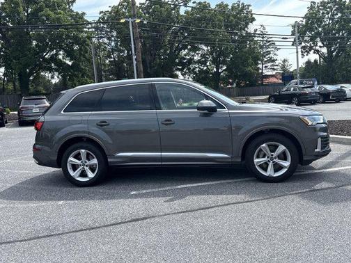 2024 Audi Q7 45 Premium Plus