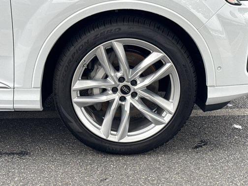 2025 Audi Q7 55 Premium Plus