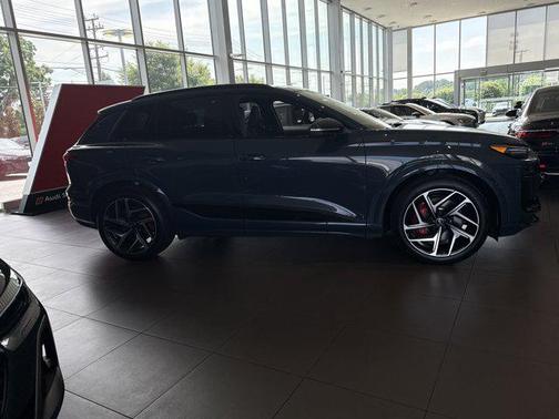 2025 Audi SQ6 e-tron Prestige quattro