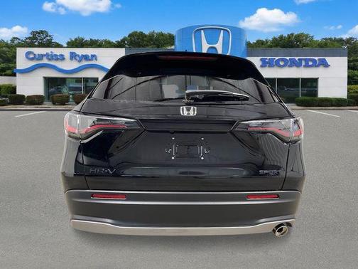 Crystal Black Pearl 2027 Honda HR-V Sport