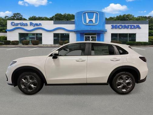 Platinum White Pearl 2027 Honda HR-V LX