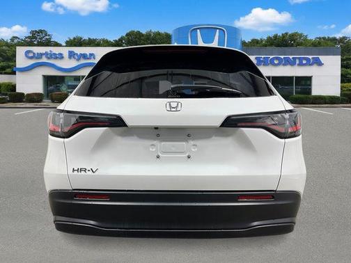 Platinum White Pearl 2027 Honda HR-V LX