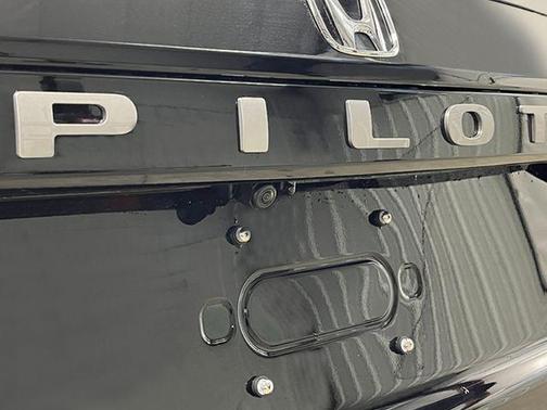 Crystal Black Pearl 2026 Honda Pilot Touring 8-Passenger