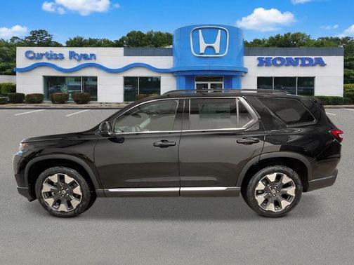 Crystal Black Pearl 2026 Honda Pilot Touring 8-Passenger