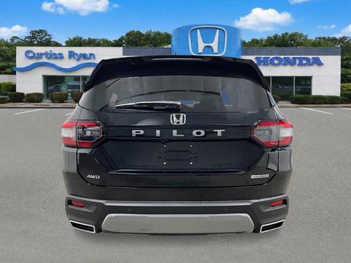Crystal Black Pearl 2026 Honda Pilot Touring 8-Passenger