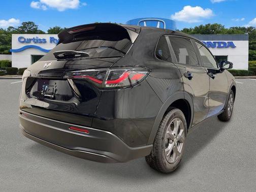 Crystal Black Pearl 2027 Honda HR-V LX