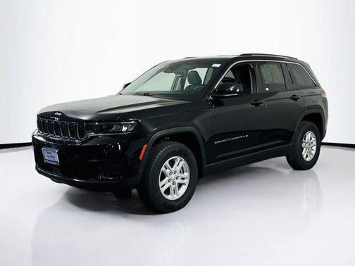 Diamond Black Crystal Pearlcoat 2023 Jeep Grand Cherokee Laredo