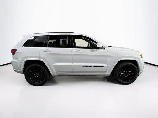 2022 Jeep Grand Cherokee Laredo
