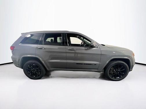 2022 Jeep Grand Cherokee Laredo