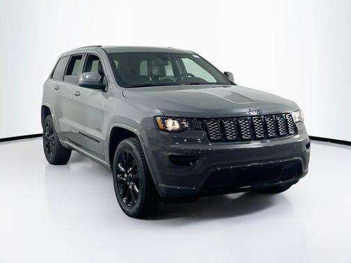 2022 Jeep Grand Cherokee Laredo