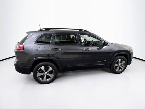 Granite Crystal Metallic Clearcoat 2022 Jeep Cherokee Limited