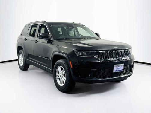Diamond Black Crystal Pearlcoat 2023 Jeep Grand Cherokee Laredo