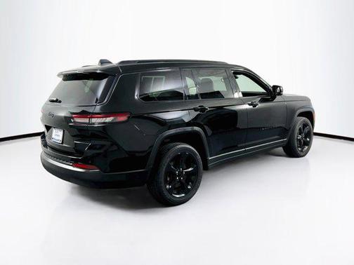 Diamond Black Crystal Pearlcoat 2023 Jeep Grand Cherokee L Altitude