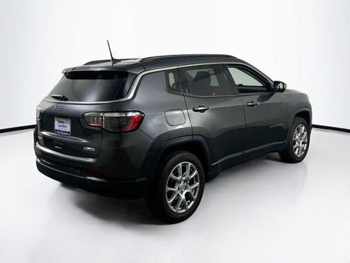 2022 Jeep Compass Latitude Lux