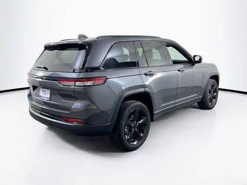 Baltic Gray Metallic Clearcoat 2023 Jeep Grand Cherokee Altitude