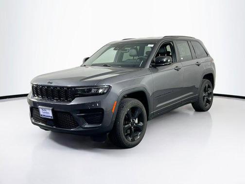 Baltic Gray Metallic Clearcoat 2023 Jeep Grand Cherokee Altitude
