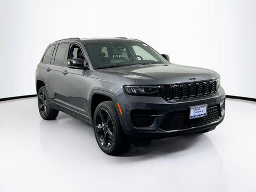 Baltic Gray Metallic Clearcoat 2023 Jeep Grand Cherokee Altitude