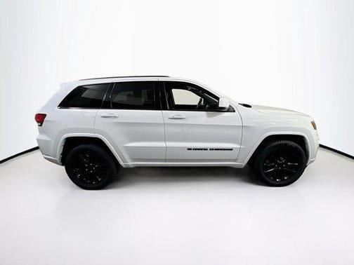 2022 Jeep Grand Cherokee Laredo