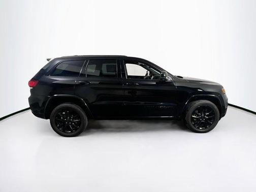 2022 Jeep Grand Cherokee Laredo