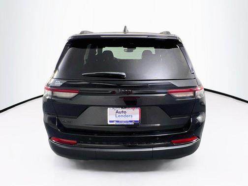 Diamond Black Crystal Pearlcoat 2023 Jeep Grand Cherokee Altitude