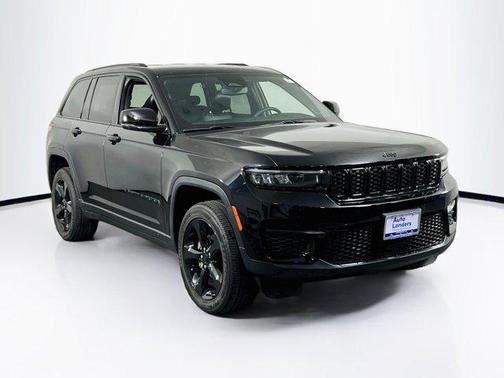 Diamond Black Crystal Pearlcoat 2023 Jeep Grand Cherokee Altitude