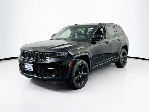 Diamond Black Crystal Pearlcoat 2023 Jeep Grand Cherokee Altitude