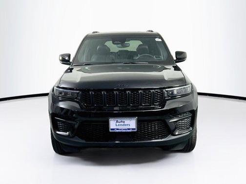 Diamond Black Crystal Pearlcoat 2023 Jeep Grand Cherokee Altitude