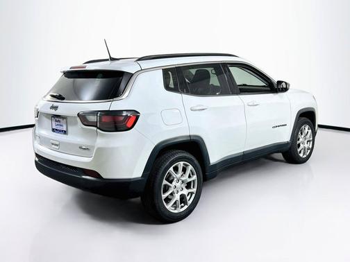 Bright White Clearcoat 2022 Jeep Compass Latitude Lux