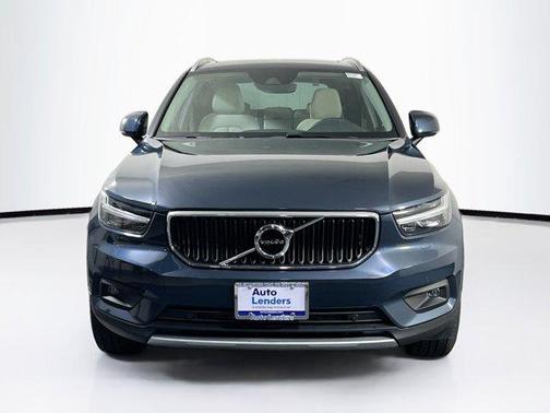 2022 Volvo XC40 T5 Momentum