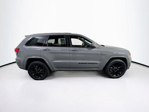 2022 Jeep Grand Cherokee Laredo