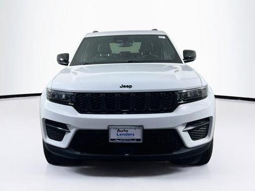 Bright White Clearcoat 2023 Jeep Grand Cherokee Altitude